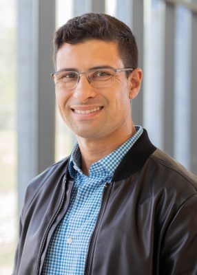 Headshot of Carlos Gustavo Baptista.